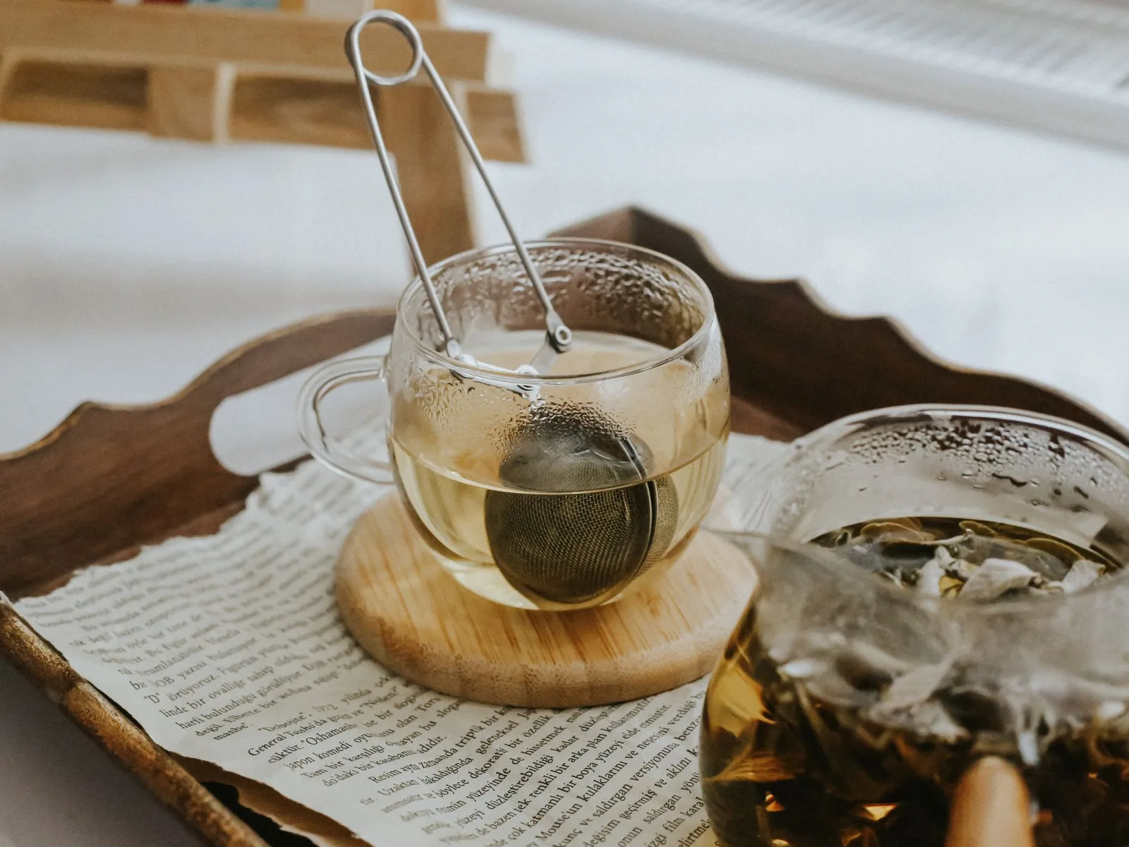 Preparing herbal tea in a glass cup — Photo: betül nur akyürek / Pexels