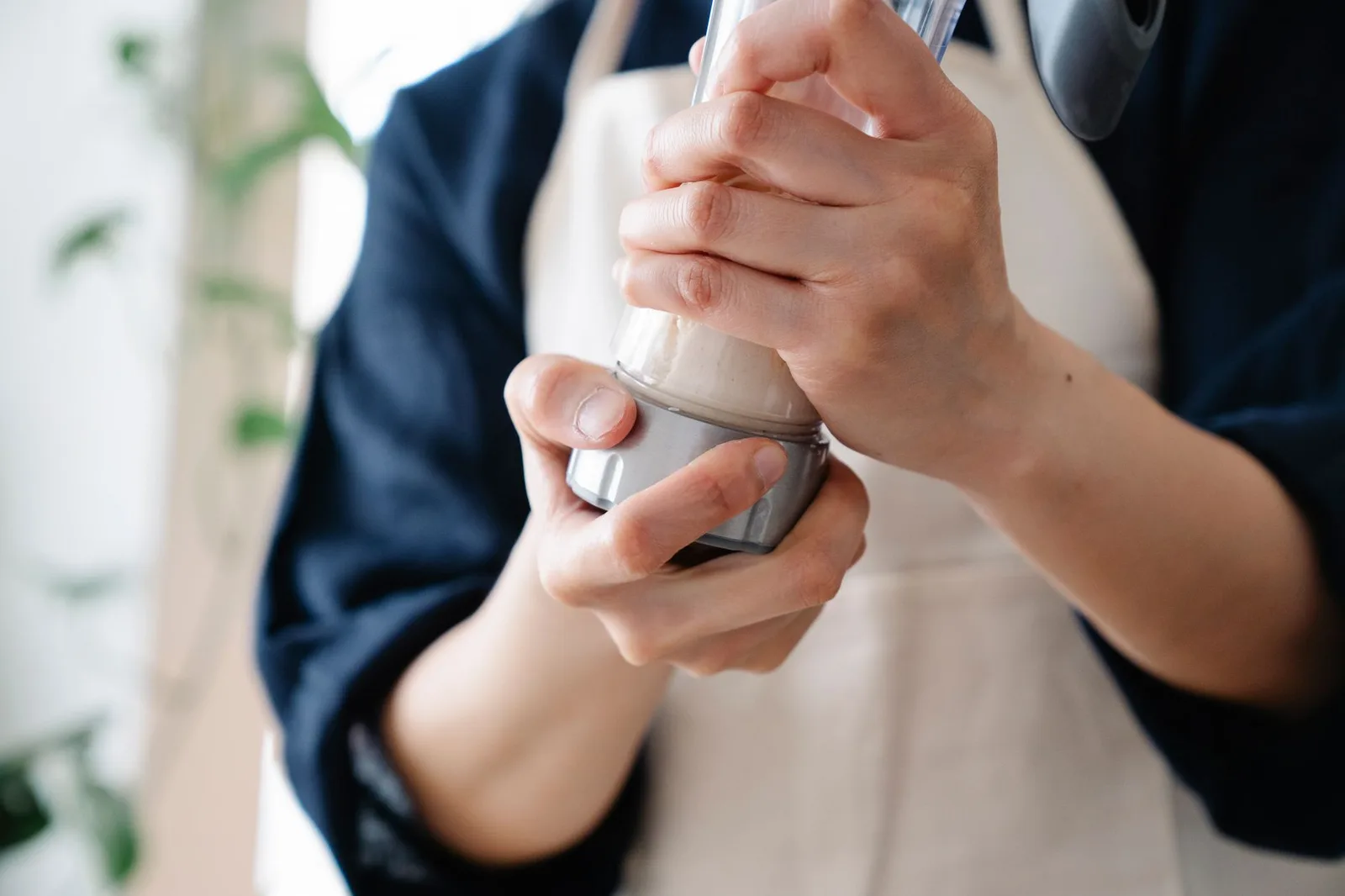 Steps for mixing oral rehydration solution with the correct amount of water — Photo: Felicity Tai / Pexels