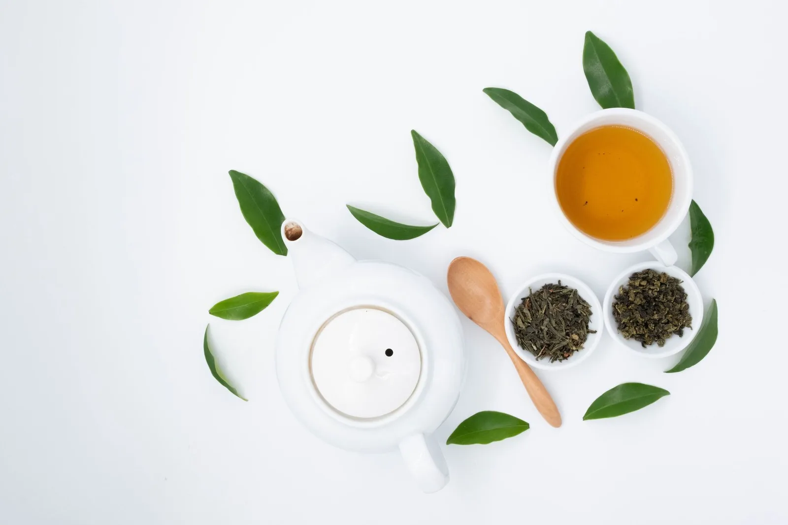 Dried herbal tea leaves with a measuring spoon for brewing tea — Photo: ric perin / Pexels